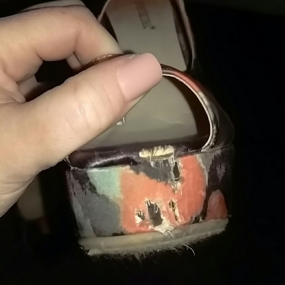 Shoes - Picture 4 of 5